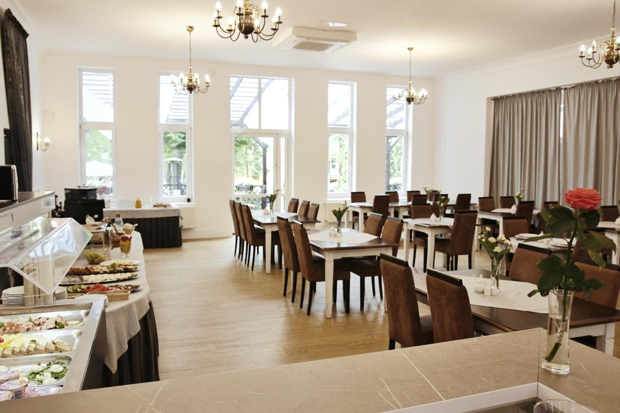 Bed and Breakfast Savoy Spała Esterno foto