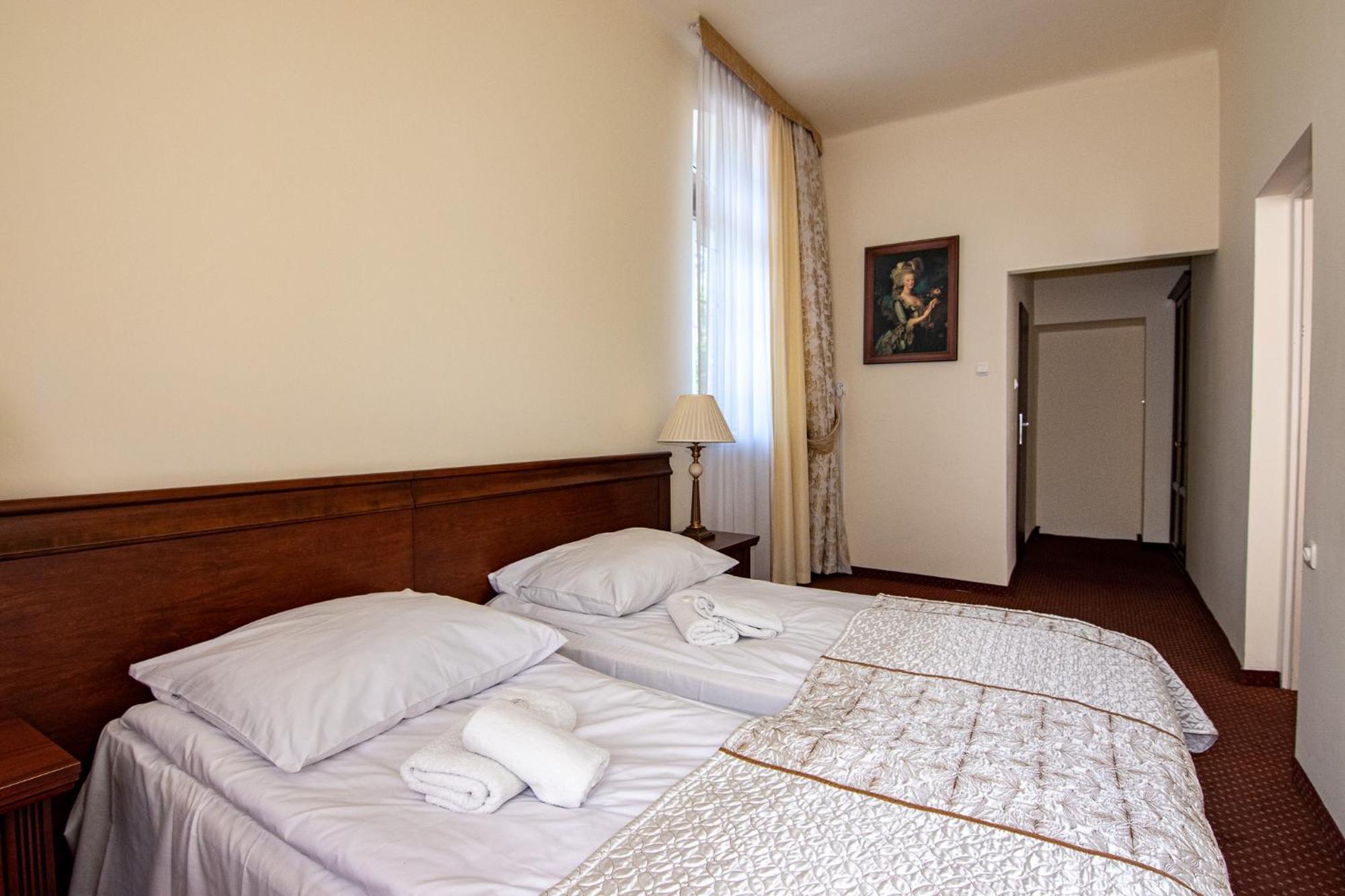 Bed and Breakfast Savoy Spała Esterno foto